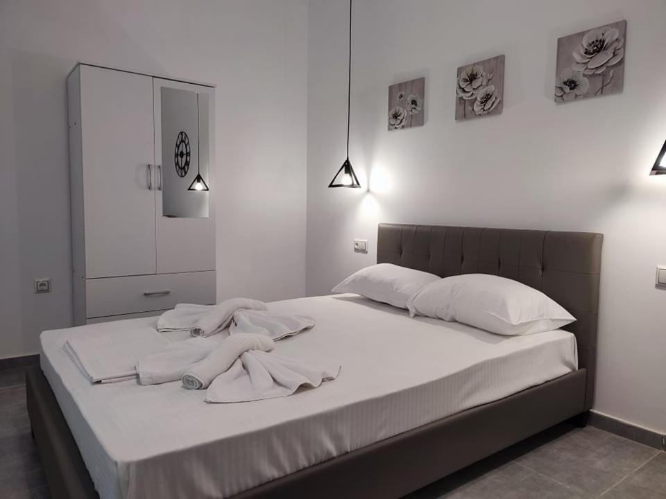 Tom'S Design Apartment Palaiontsiflikion Ngoại thất bức ảnh