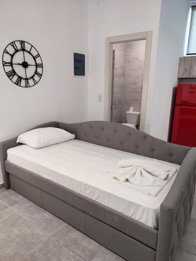 Tom'S Design Apartment Palaiontsiflikion Ngoại thất bức ảnh
