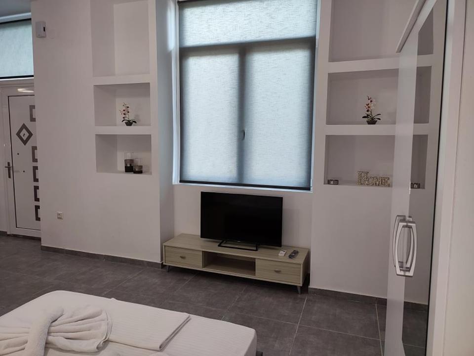 Tom'S Design Apartment Palaiontsiflikion Ngoại thất bức ảnh